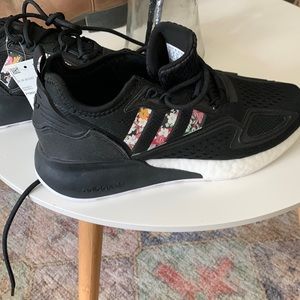 NWT WOMENS Adidas athletic shoe